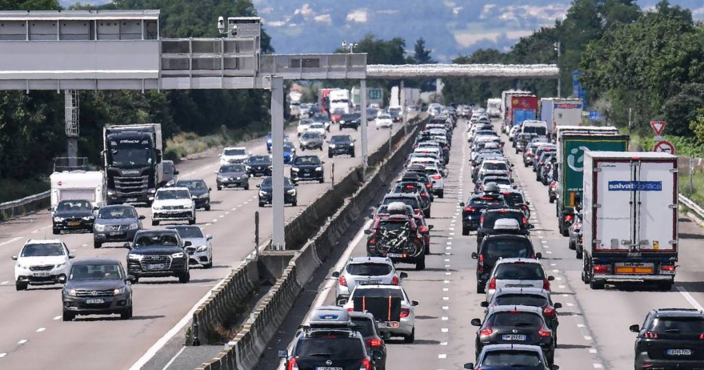 Almost 1000 km of traffic jams in France, as well as traffic jams in other European countries |  Instagram news VTM