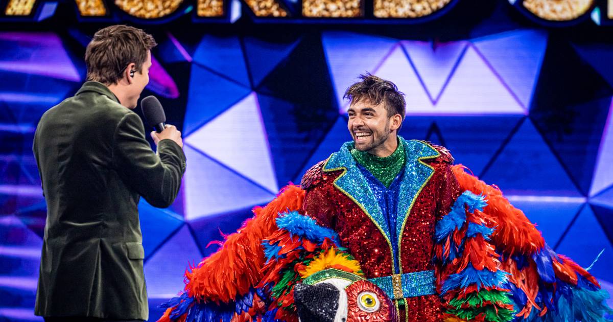 A parrot falls into the "Masked Singer" and watches its unveiling and